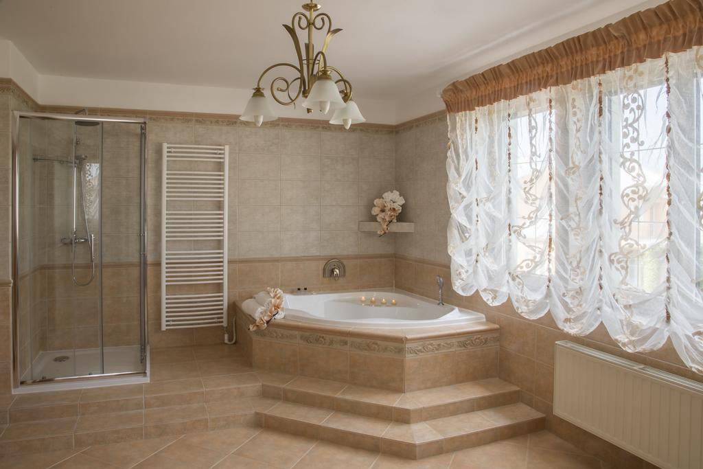 Villa Grande - Apartmany オロモウツ エクステリア 写真
