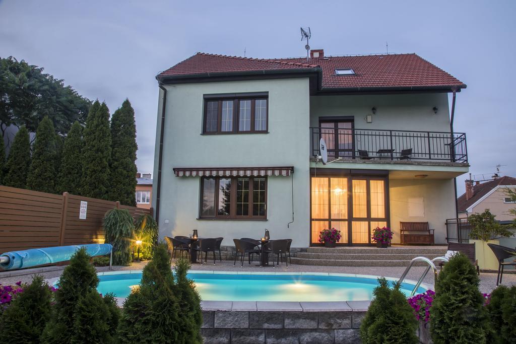 Villa Grande - Apartmany オロモウツ エクステリア 写真